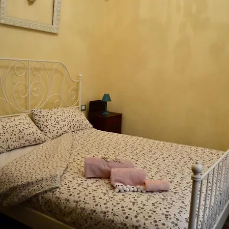 Ligure Nel Centro Storico Финале Лигуре